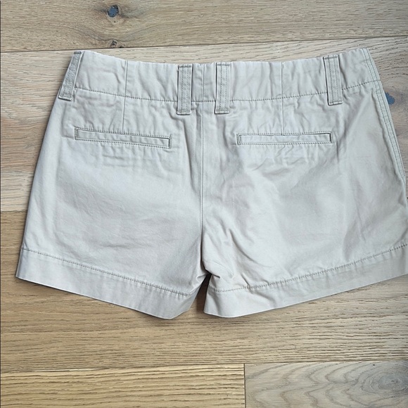 GAP Tan Chino Classic Shorts (Size 8) - Picture 2 of 3